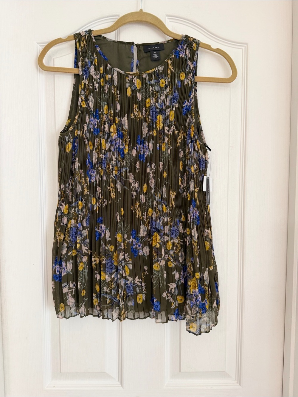Halogen Olive Floral Pleated Sleeveless Camisole with Blue & Yellow Flowers
